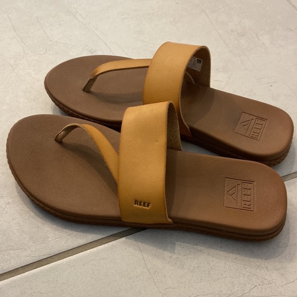 Reef Sandals - size 9 - Picture 3 of 4